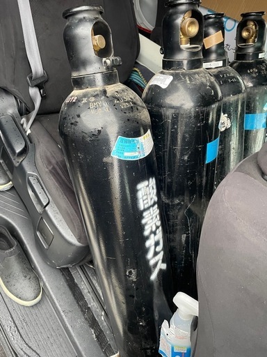 酸素ボンベ4本 残量不明
