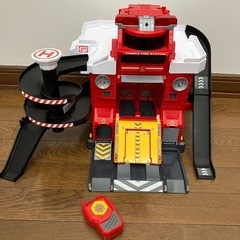 トミカ　変形ファイヤーステーションの画像