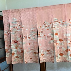 リメイク暖簾、着物、ピンク、花柄横〜130–丈〜104!
