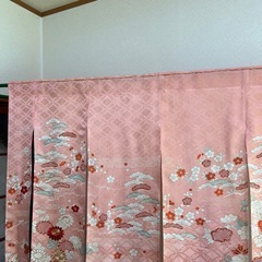 リメイク暖簾、着物、ピンク、花柄横〜130–丈〜104!
の画像