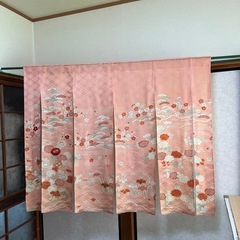 リメイク暖簾、着物、ピンク、花柄横〜130–丈〜104!
の画像