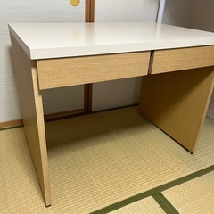 シンプルなデスク　机