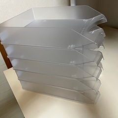 収納トレー（積み重ね式）の画像