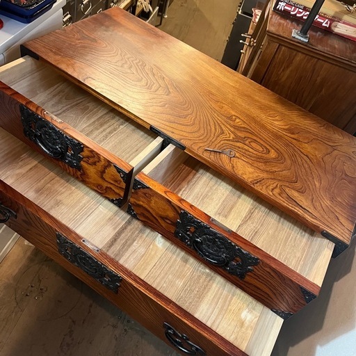 《売約済》【武蔵小山店】 岩谷堂箪笥 和箪笥 箪笥 和家具 民芸家具 アンティーク家具 レトロ家具 日本家具 和風家具 着物収納 高級家具 チェスト タンス 工芸品 ヴィンテージ家具 時代家具 和タンス 鍵付き 5段 6杯 【40万】