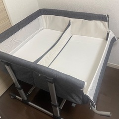 双子用ベビーベットの画像