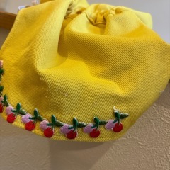 黄色の保育園用の帽子の画像