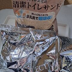 ハリネズミのエサとトイレサンド