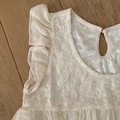 INGNI 新品袖フリル刺繍シフォントップ¥4095の品の画像