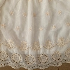 INGNI 新品袖フリル刺繍シフォントップ¥4095の品の画像
