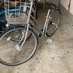 シルバー　古い自転車　パンクあり