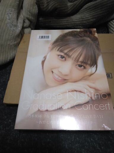 【新品未開封・送料無料】 西野七瀬限定未開封2冊 岸里玉出の写真集の中古 (takasummer) ロボット
