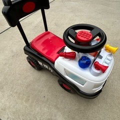 子供乗用パトカーの画像
