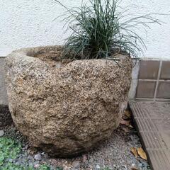 石の鉢　植え込み鉢　天然自然石　手彫り　　