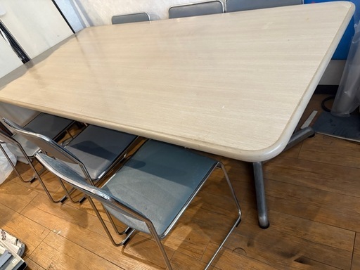 大きめ　ミーティングテーブル