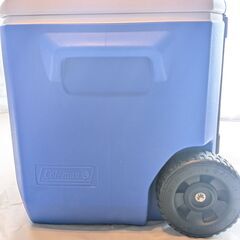 【格安：傷や汚れあり】コールマン クーラーボックス 56L キャスター付 ホイールクーラー 56L ブルー ホワイトの画像