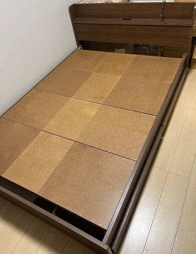 ダブルベッド　フレーム