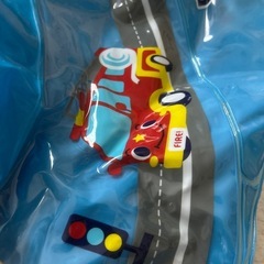 子供用 足入れ浮き輪 うきわ ハンドル付き はたらくくるま　消防車 パトカー 救急車の画像