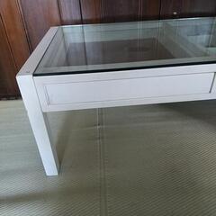 ガラスローテーブルの画像
