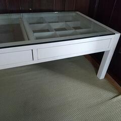 ガラスローテーブルの画像