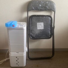 家庭用冷風機と椅子