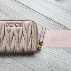 「新品未使用」MIU MIU ミュウミュウ マテラッセ レザー 折り財布の画像