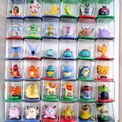 ポケモン・ケース入り・フィギュアコレクションなど１２８個・ガチャガチャ・レトロの画像