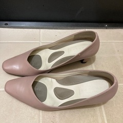 中古 整体パンプスRAKUNA 23.5cmピンクベージュの画像