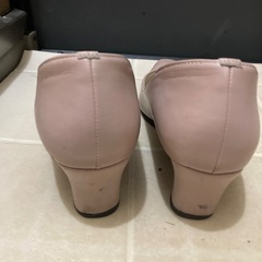 中古 整体パンプスRAKUNA 23.5cmピンクベージュの画像