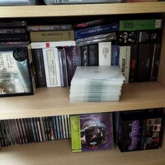最終値下げ価格、私自身が所有している自宅のCDやレコードをJ-popを除いて全て売却します。よろしくお願いいたします。転売も可能です。引き取り限定です。先に問い合わせお願いいたします。の画像