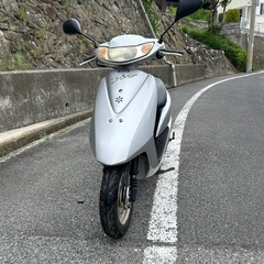 人気車　4ストdio バッテリー　シート新品（配送サービスあり）