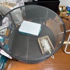 ガラステーブル