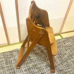 お渡し先決定　木製ベビーチェア ブラウン 安全ベルト付き　大和屋の画像