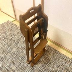 お渡し先決定　木製ベビーチェア ブラウン 安全ベルト付き　大和屋の画像