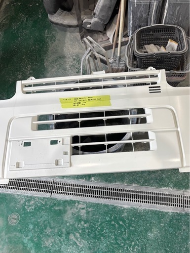 日産クリッパー　フロントバンパー（素地白）