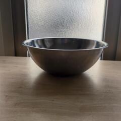 ガラスボールと普通のボールの画像