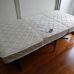 ベッドフレーム、マットレスの画像