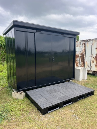 物置きコンテナ　踏み台付き