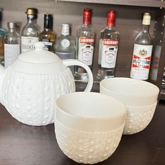 ニット模様のティーカップとポット