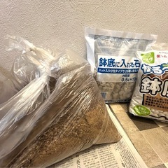 土約8.5kgと鉢底石の画像