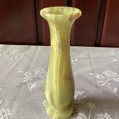 大理石の一輪挿し。