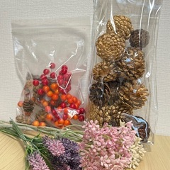 造花、松ぼっくり飾り