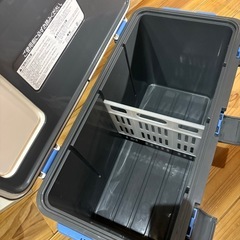クーラーボックス　大と小の画像