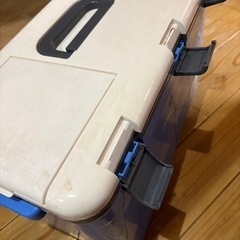 クーラーボックス　大と小の画像