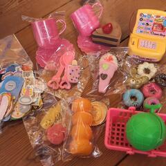キティちゃんティーカップままごとセットの画像
