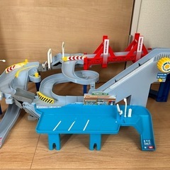 トミカ コースがのび~る! 2WAYにぎやか高速どうろ