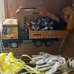 HULNA  クレーン付きトラック　1/14
未使用品！