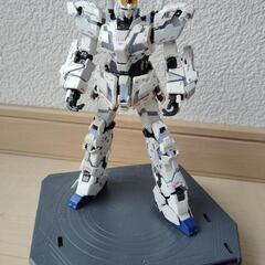 プラモデル　バンダイ　RGガンダムベース限定　RX-0ユニコーンガンダムVer.TWC　赤緑発光 　箱有　非可動式ディスプレイ専用モデル
の画像