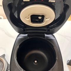 タイガー　TIGER 圧力IH炊飯ジャー　5.5合　JPB-H102 ブラックの画像