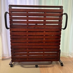 折りたたみ木製ベッド