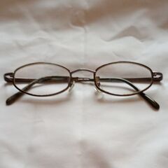 おそらく老眼鏡(強め)